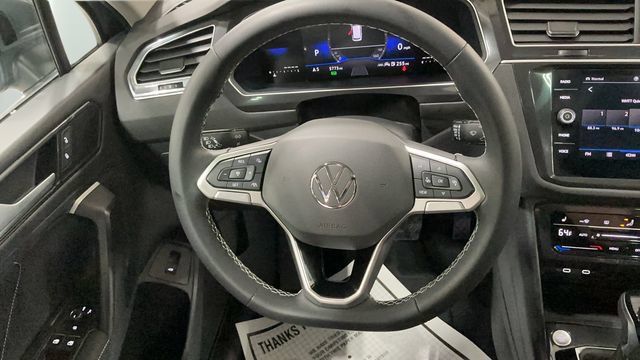 Used 2024 Volkswagen Tiguan SE w/ Panoramic Sunroof Package AWD/4WD image 23