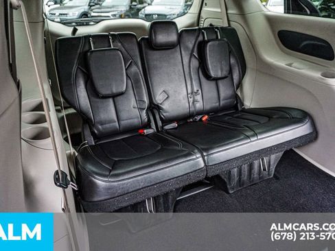 Used 2024 Chrysler Pacifica Select image 24
