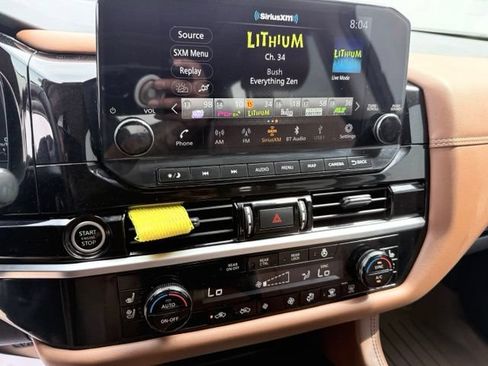 Used 2024 Nissan Pathfinder Platinum FWD image 12
