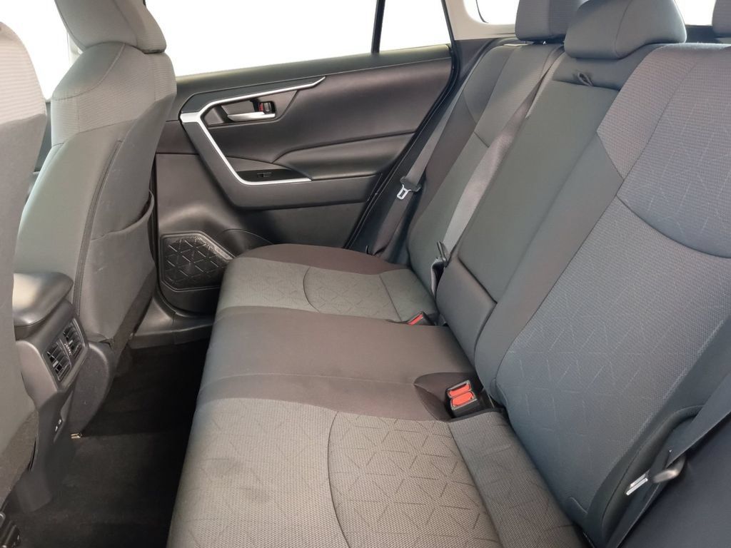 Used 2025 Toyota RAV4 XLE FWD image 22