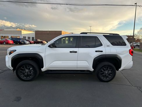 Certified 2025 Toyota 4Runner SR5 image 2