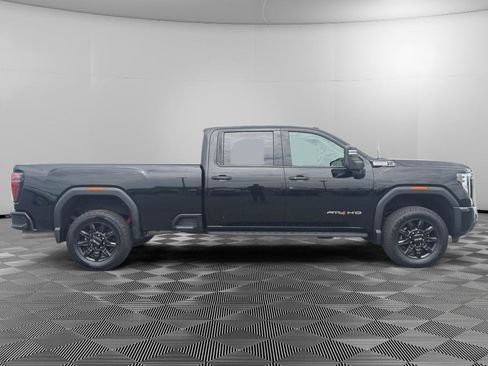 Used 2024 GMC Sierra 3500 AT4 w/ AT4 Premium Plus Package AWD/4WD image 4