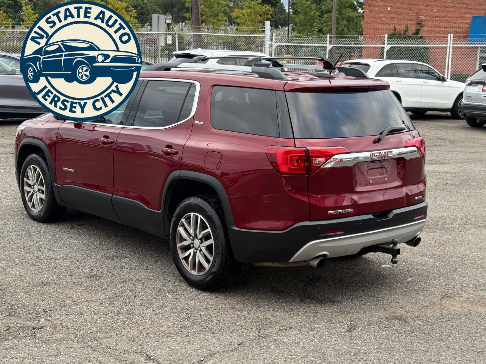 Used 2017 GMC Acadia SLE w/ Driver Alert Package I AWD/4WD image 3