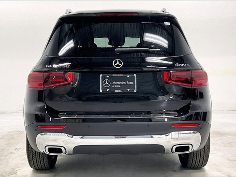 New 2025 Mercedes-Benz GLB 250 4MATIC image 4