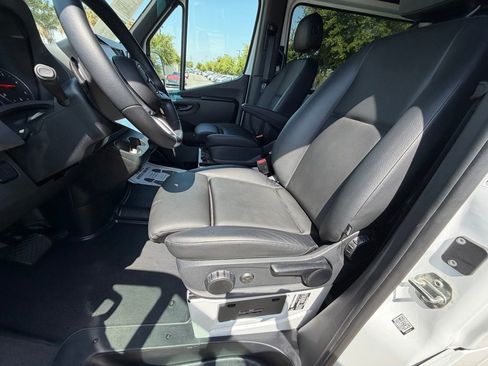 Used 2025 Mercedes-Benz Sprinter 2500 image 19