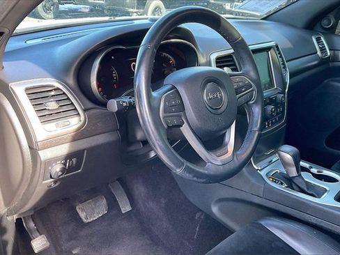 Used 2017 Jeep Grand Cherokee Altitude image 13
