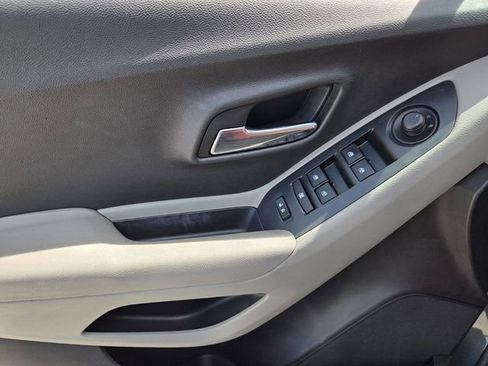 Used 2016 Chevrolet Trax LS w/ LPO, Protection Package FWD image 19
