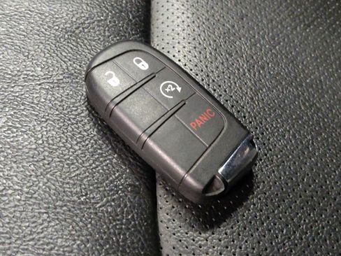 Used 2021 Jeep Compass Latitude w/ Sun and Sound Group FWD image 32