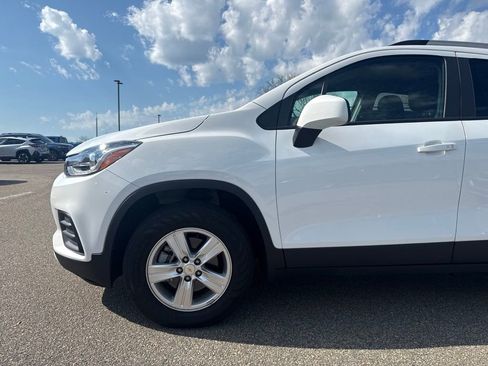 Certified 2022 Chevrolet Trax LT w/ LT Convenience Package AWD/4WD image 5