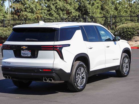 Used 2024 Chevrolet Traverse LS FWD image 7