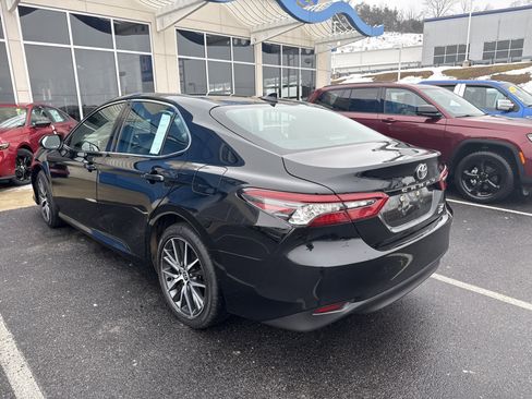Used 2023 Toyota Camry XLE image 5