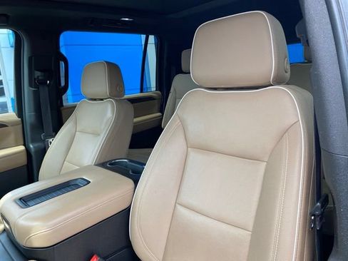 Used 2023 Chevrolet Suburban Premier AWD/4WD image 17