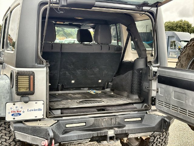 Used 2016 Jeep Wrangler Unlimited Rubicon w/ Connectivity Group AWD/4WD image 21
