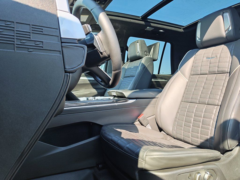 Used 2025 Cadillac Escalade V w/ LPO, Floor Liner Package AWD/4WD image 15