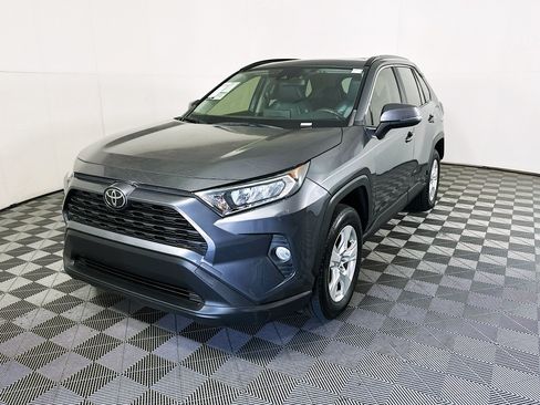 Used 2019 Toyota RAV4 XLE w/ Convenience Package FWD image 7