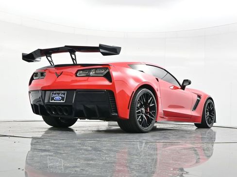 Used 2015 Chevrolet Corvette Z06 w/ 3LZ Preferred Equipment Group image 43