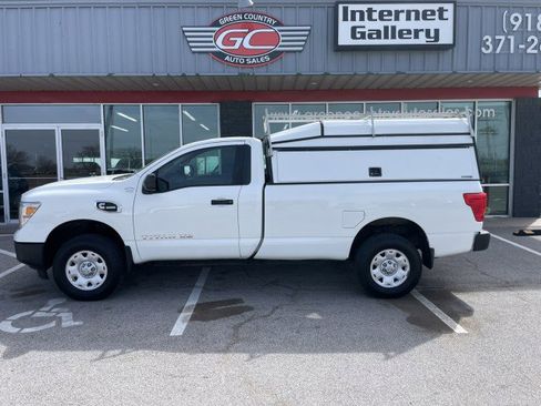 Used 2017 Nissan Titan S image 5