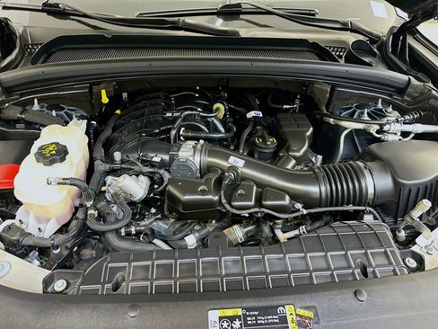 Used 2025 Jeep Grand Cherokee Altitude image 34