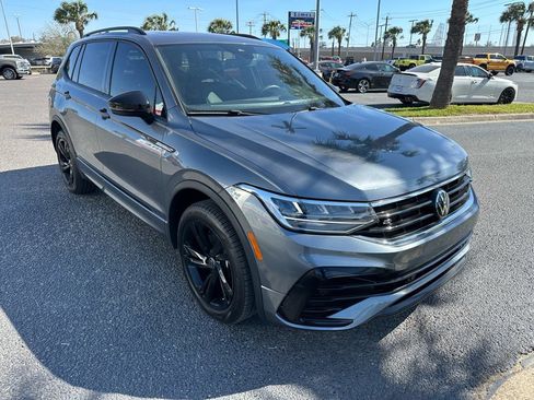 Used 2024 Volkswagen Tiguan SE R-Line w/ MDO Package, Three-Row image 9