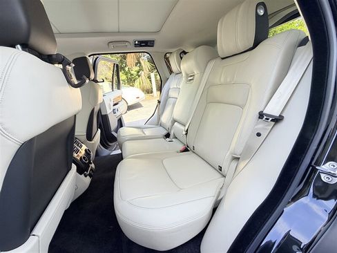 Used 2018 Land Rover Range Rover HSE AWD/4WD image 15