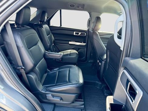 Used 2021 Ford Explorer XLT w/ Equipment Group 202A AWD/4WD image 36