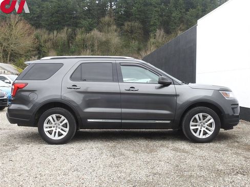 Used 2018 Ford Explorer XLT image 6