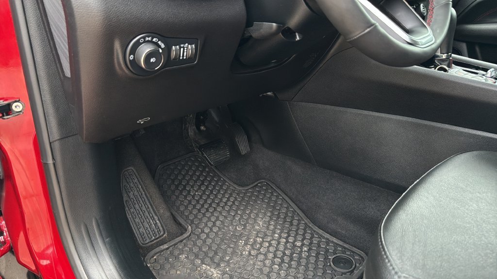 Used 2025 Jeep Compass Trailhawk AWD/4WD image 18