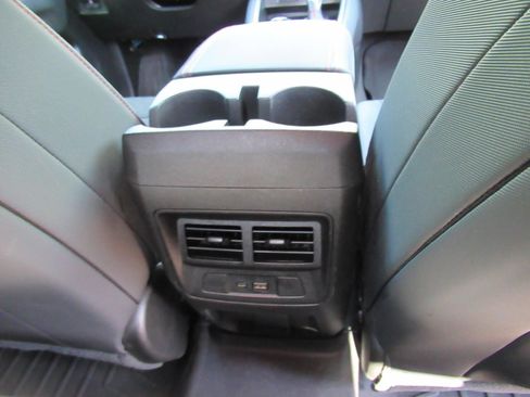 Used 2024 Chevrolet Colorado Z71 w/ Z71 Convenience Package 2 AWD/4WD image 34