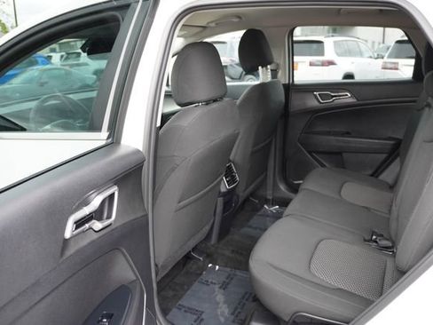 Used 2024 Kia Sportage LX AWD/4WD image 16