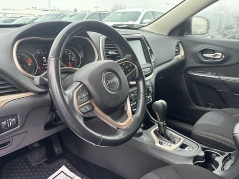 Used 2016 Jeep Cherokee Latitude w/ Cold Weather Group image 12