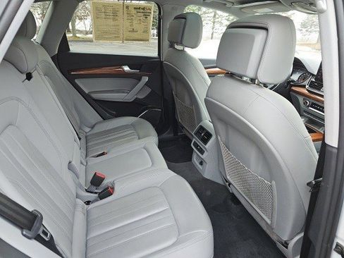 Used 2023 Audi Q5 2.0T Premium w/ Convenience Package image 16