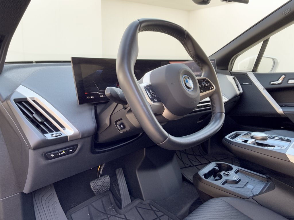 Used 2024 BMW iX xDrive50 w/ Premium Package AWD/4WD image 4