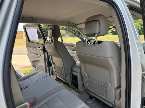 Used 2011 Jeep Grand Cherokee Laredo AWD/4WD image 19