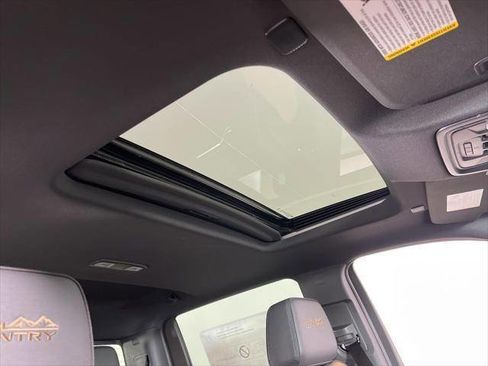 Used 2024 Chevrolet Silverado 2500 High Country w/ Technology Package image 9