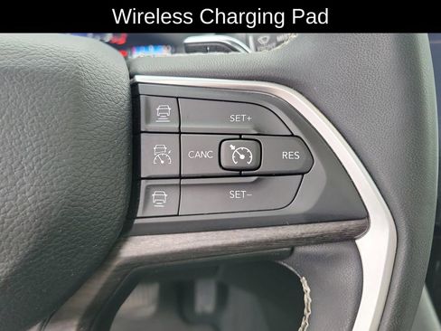 Used 2023 Jeep Grand Cherokee L Limited w/ Luxury Tech Group II image 16