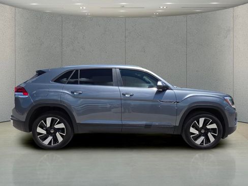 Used 2025 Volkswagen Atlas Cross Sport SE AWD/4WD image 2
