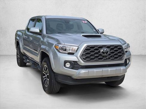 Used 2022 Toyota Tacoma TRD Sport w/ Technology Package RWD image 3