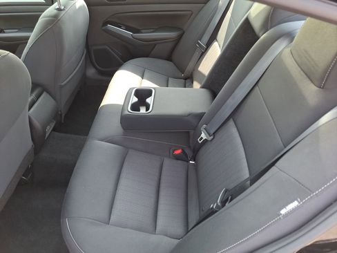 Used 2023 Nissan Altima 2.5 SV FWD image 14