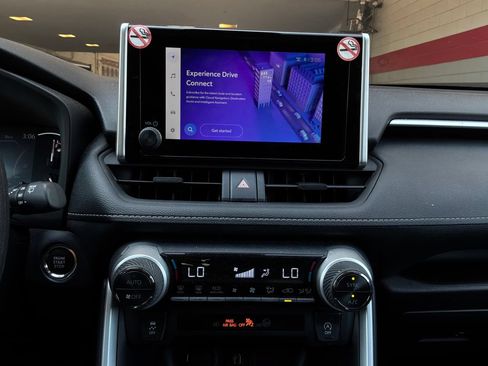 Used 2025 Toyota RAV4 XLE FWD image 27