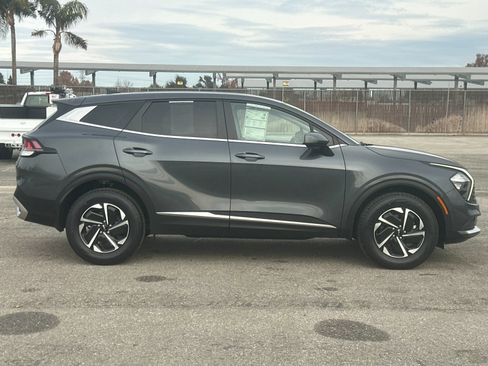 Used 2023 Kia Sportage LX image 3