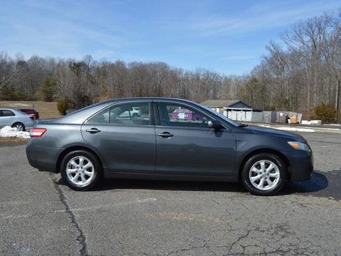 Used 2011 Toyota Camry LE image 50