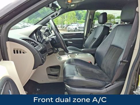 Used 2019 Dodge Grand Caravan SXT FWD image 2