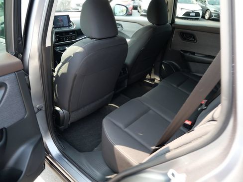 Used 2023 Nissan Rogue S AWD/4WD image 18