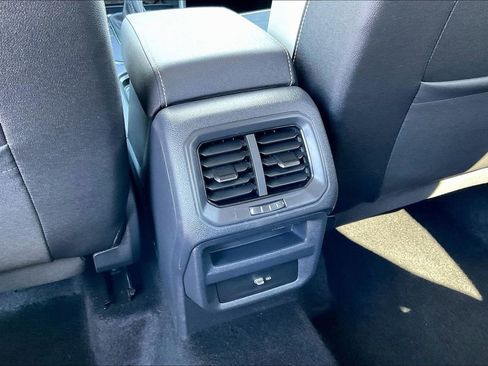 Used 2025 Volkswagen Taos SE image 11