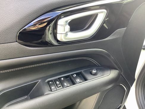 Used 2024 Jeep Compass Latitude w/ Convenience Group image 10