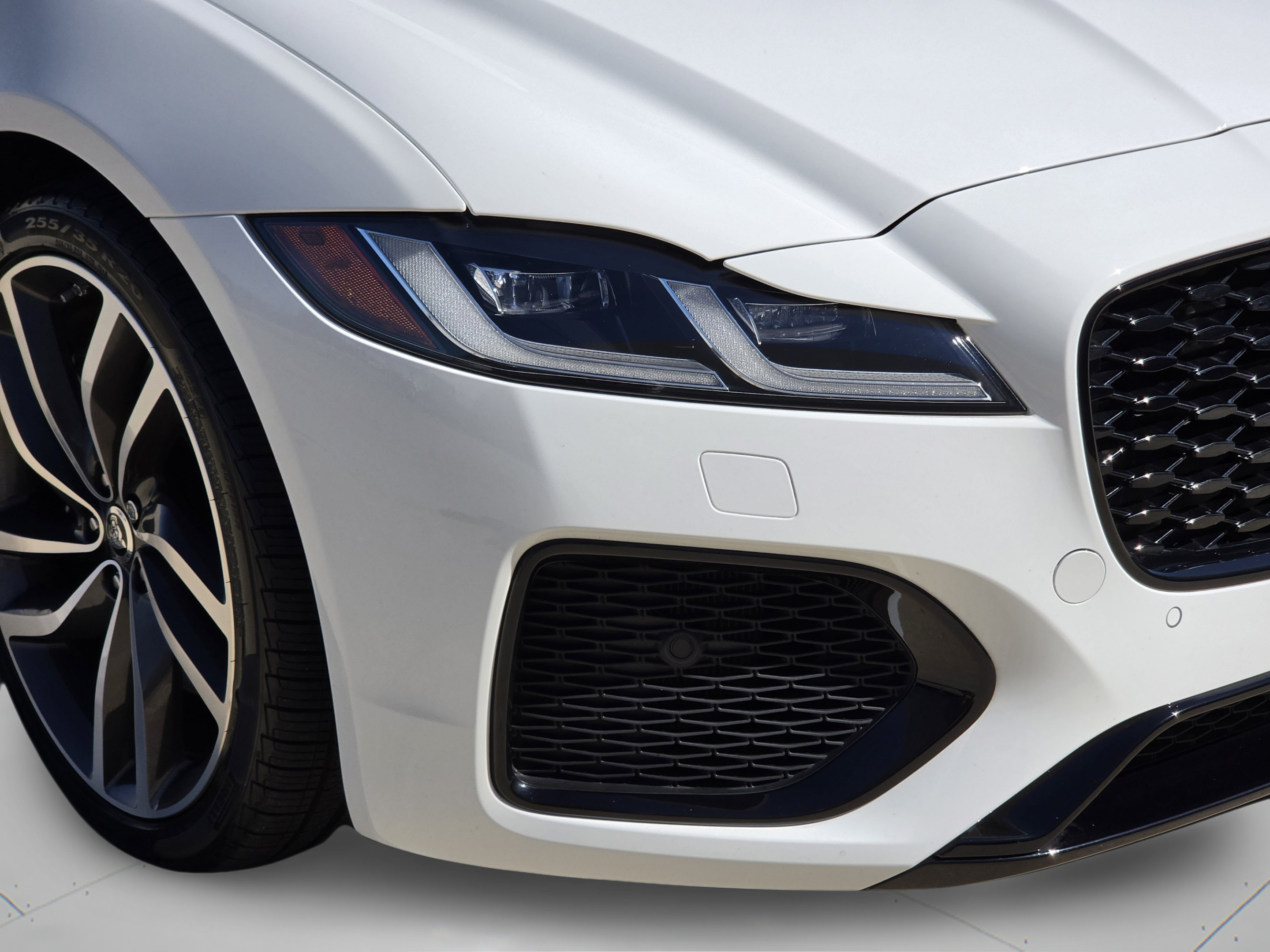 Certified 2024 Jaguar XF R-Dynamic SE AWD/4WD image 31