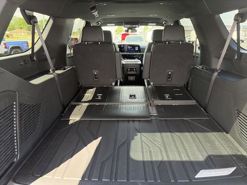 New 2026 Chevrolet Suburban LT w/ Comfort Package AWD/4WD image 9