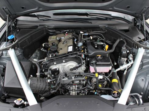 Used 2025 Genesis G70 2.5T RWD image 24