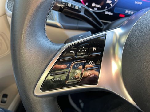 Certified 2025 Mercedes-Benz GLC 300 image 28