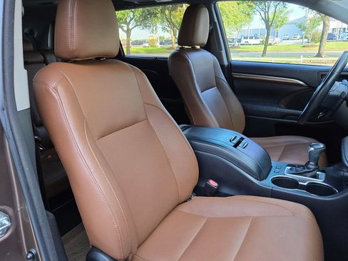 Used 2018 Toyota Highlander Limited FWD image 28